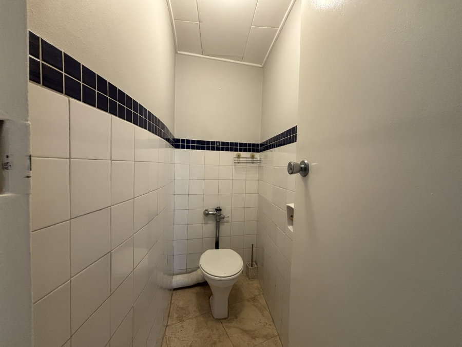 To Let 2 Bedroom Property for Rent in Vredehoek Western Cape